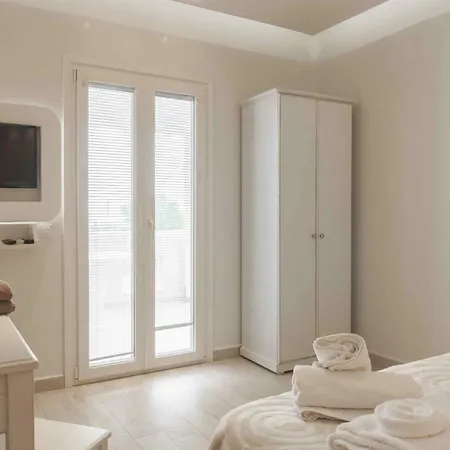 阿德里安娜别墅公寓 酒店 3*