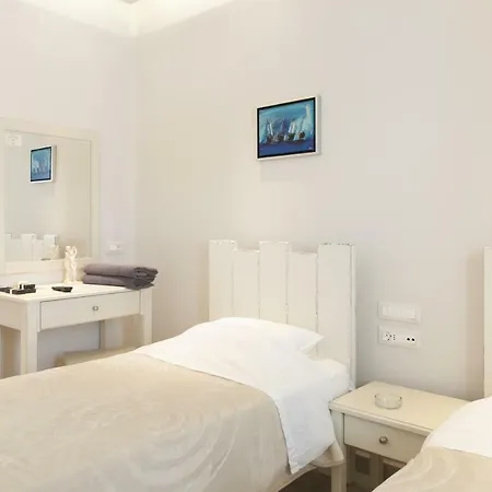 阿德里安娜别墅公寓 酒店 3*