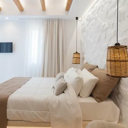 阿德里安娜别墅公寓 酒店 3*